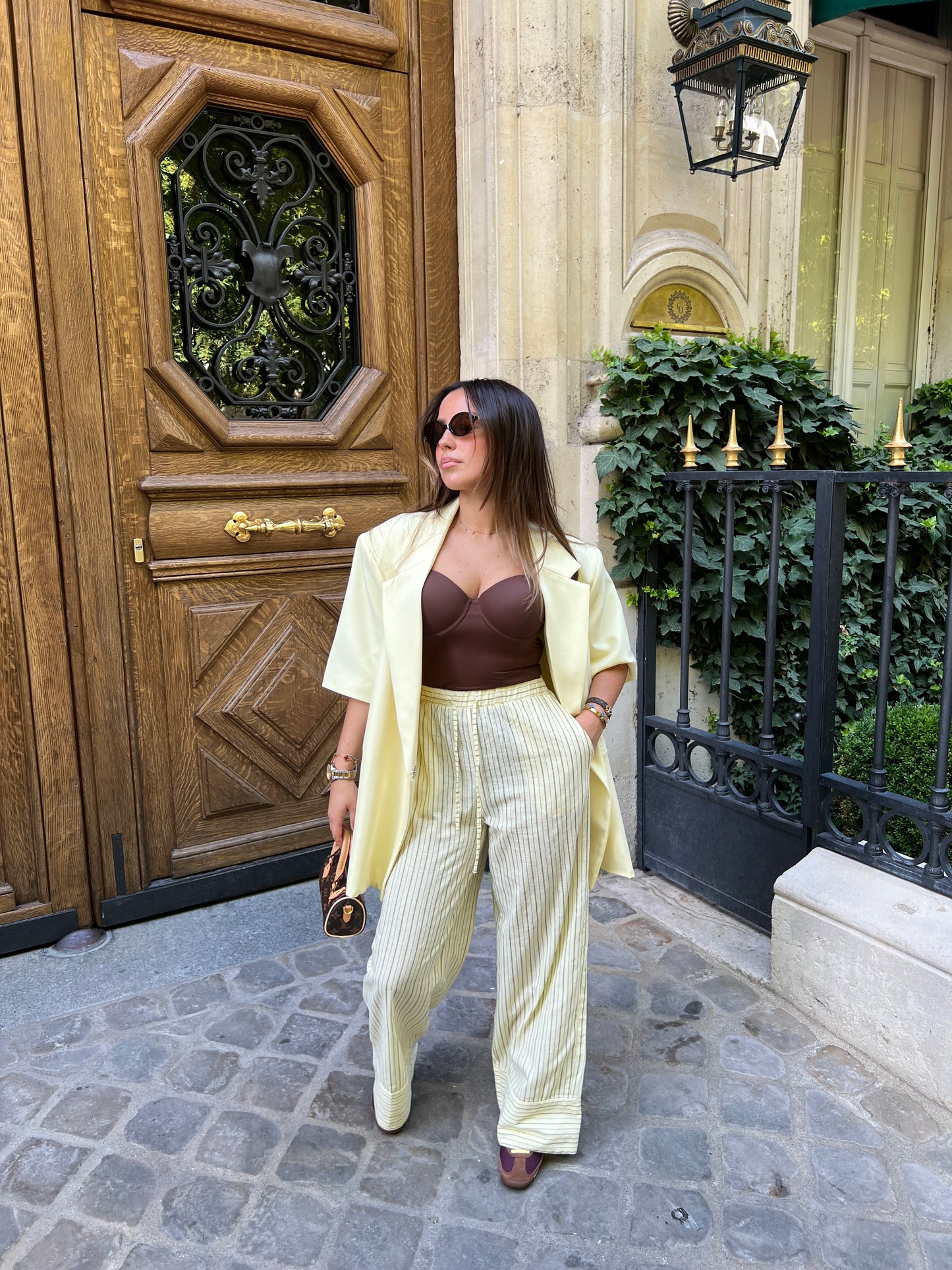 Pantalon rayé jaune beurre