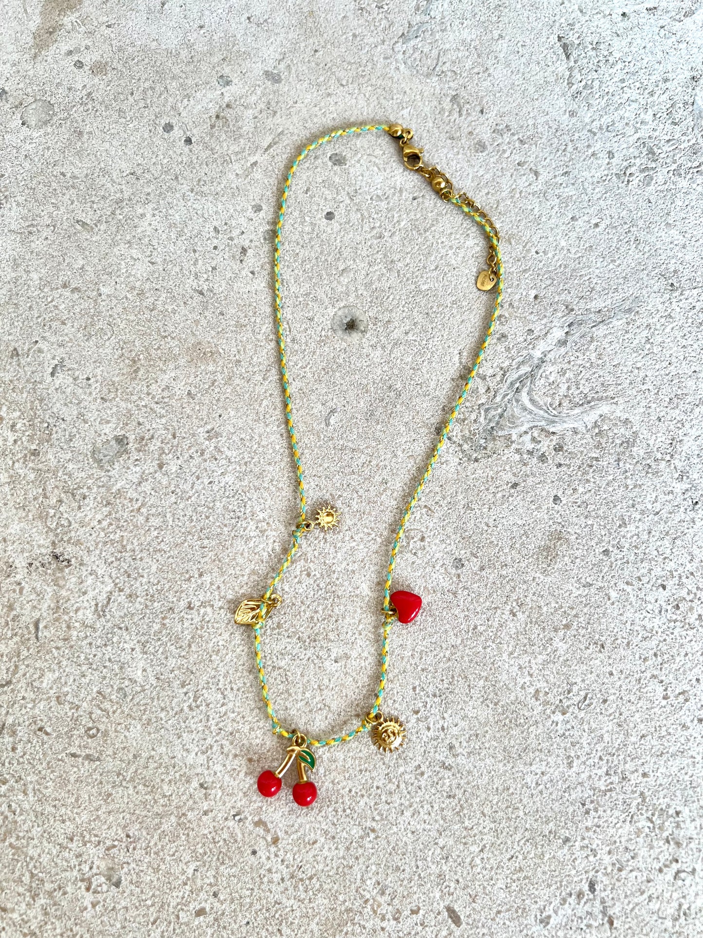 Collier cherry