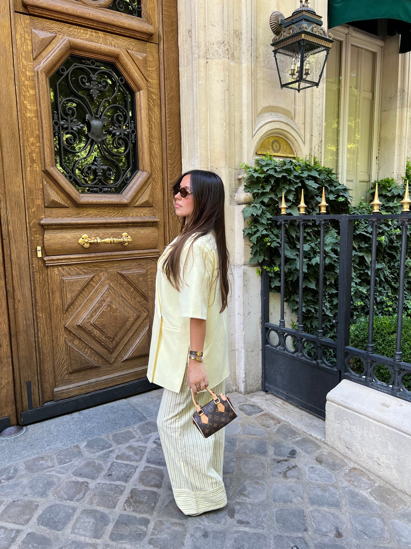 Pantalon rayé jaune beurre