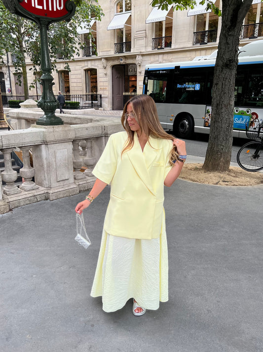 Short-sleeved yellow blazer