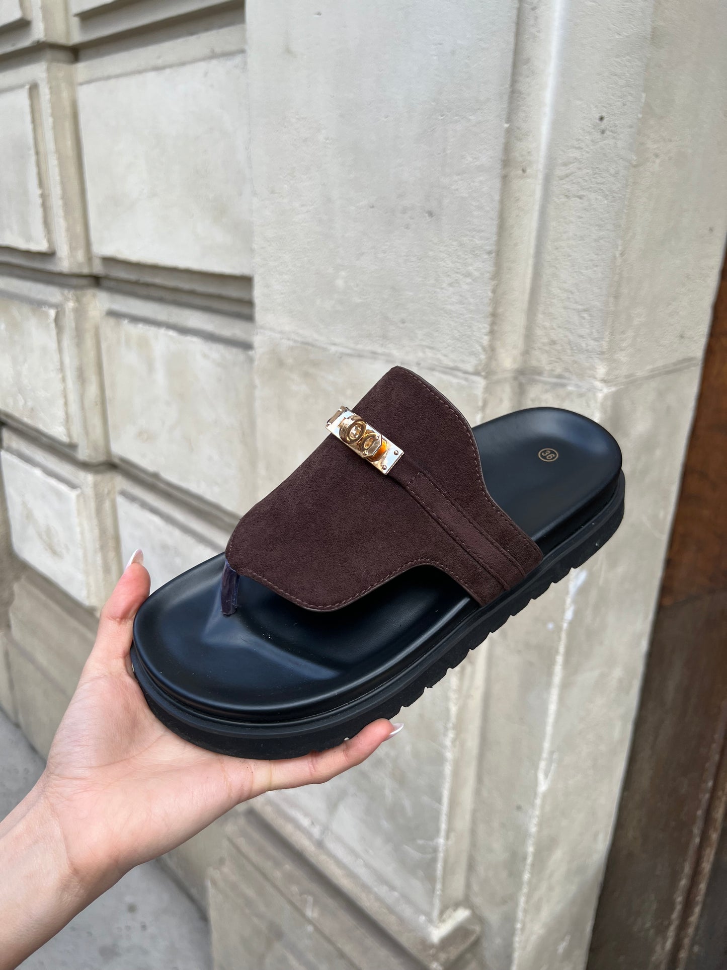 Sandales détail boucle