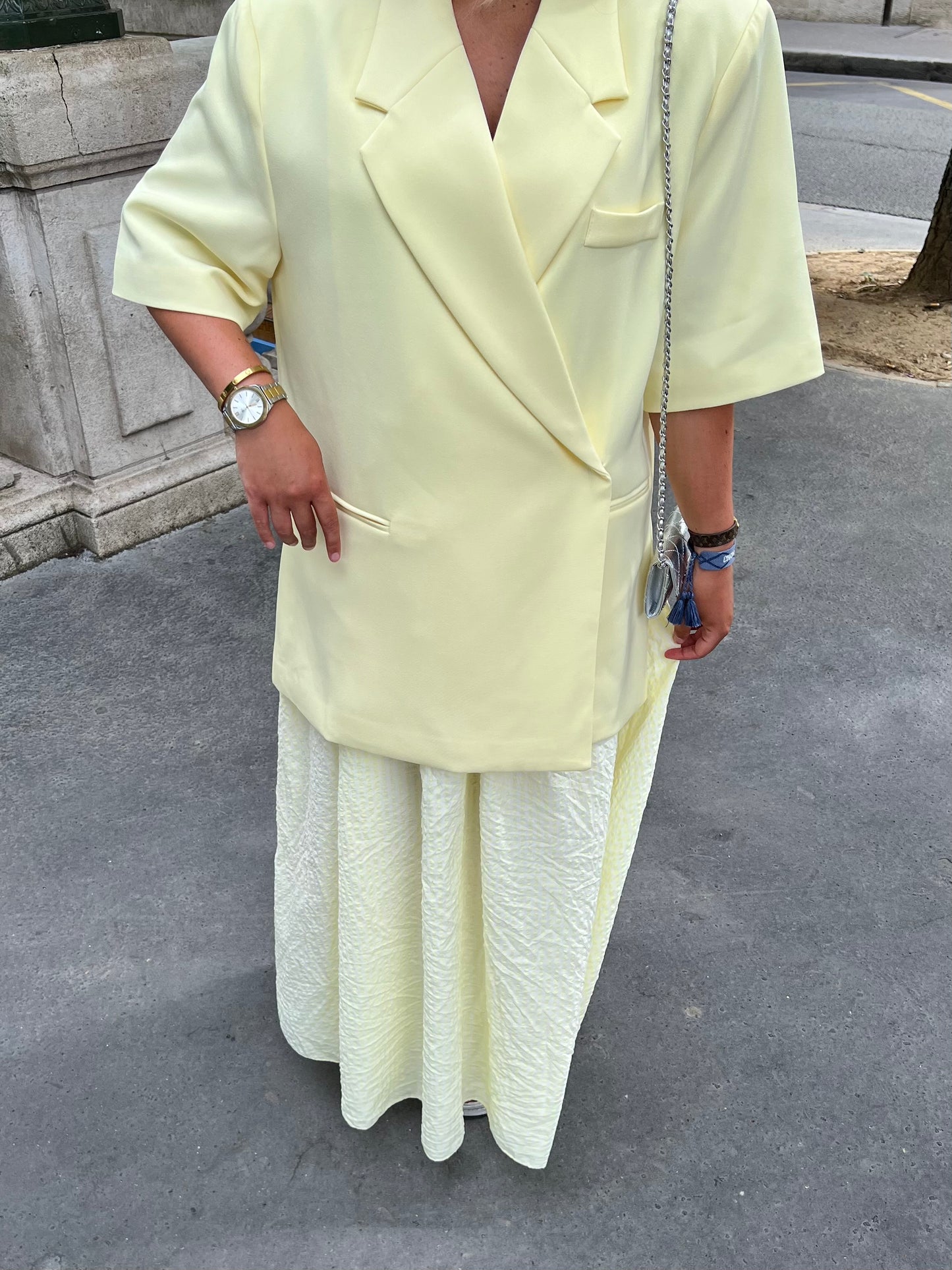 Short-sleeved yellow blazer