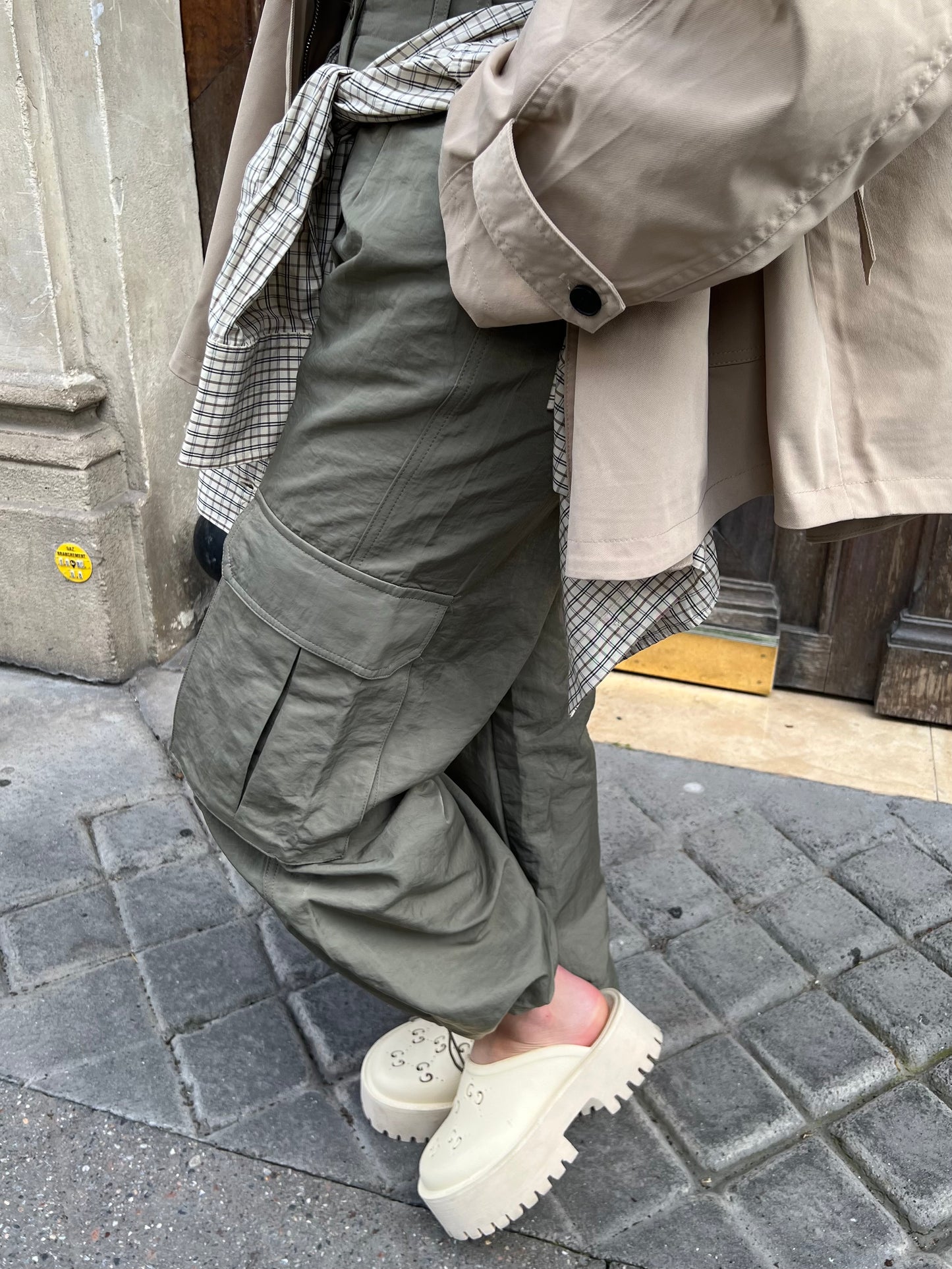 Cargo kaki